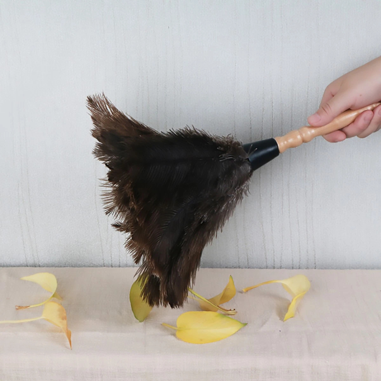 Anti Static Ostrich Feather Duster Wooden Handle Cleaning Brush 395mm