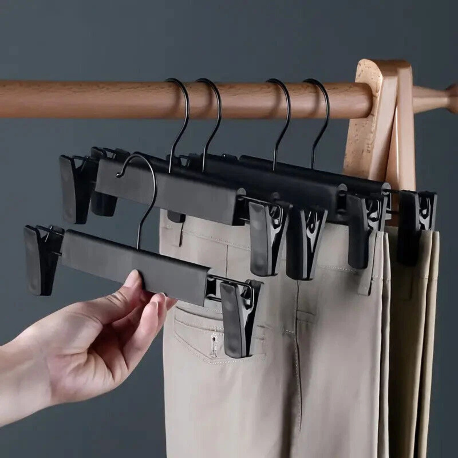 20 Pack Black Non Slip Plastic Trouser Hangers with Clips Wardrobe
