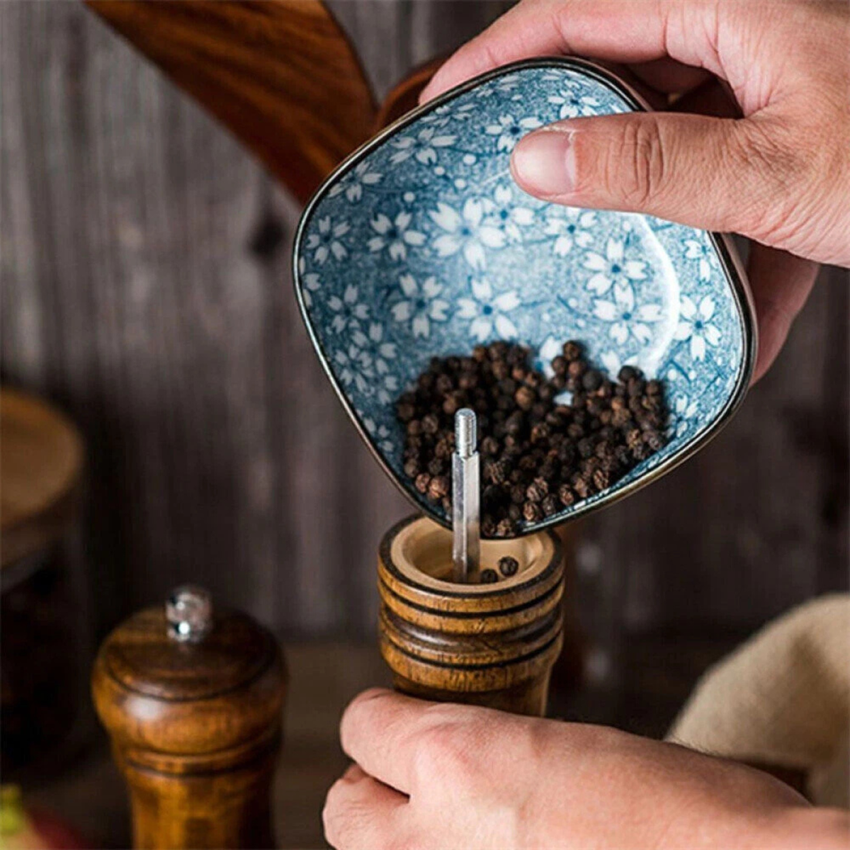 Adjustable Manual Wooden Pepper Grinder Salt Mill Kitchen Tool Antique