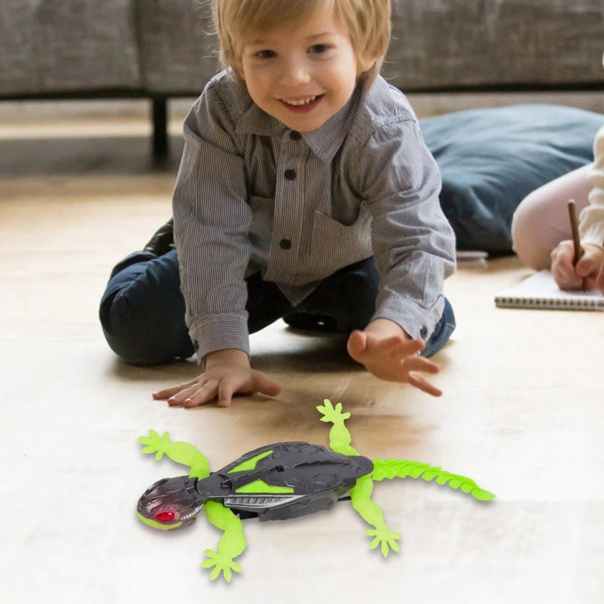 Wall Crawler Gecko Remote Control Rechargeable Climbing Lizard Toy